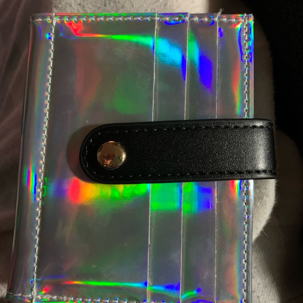 Holographic wallet
